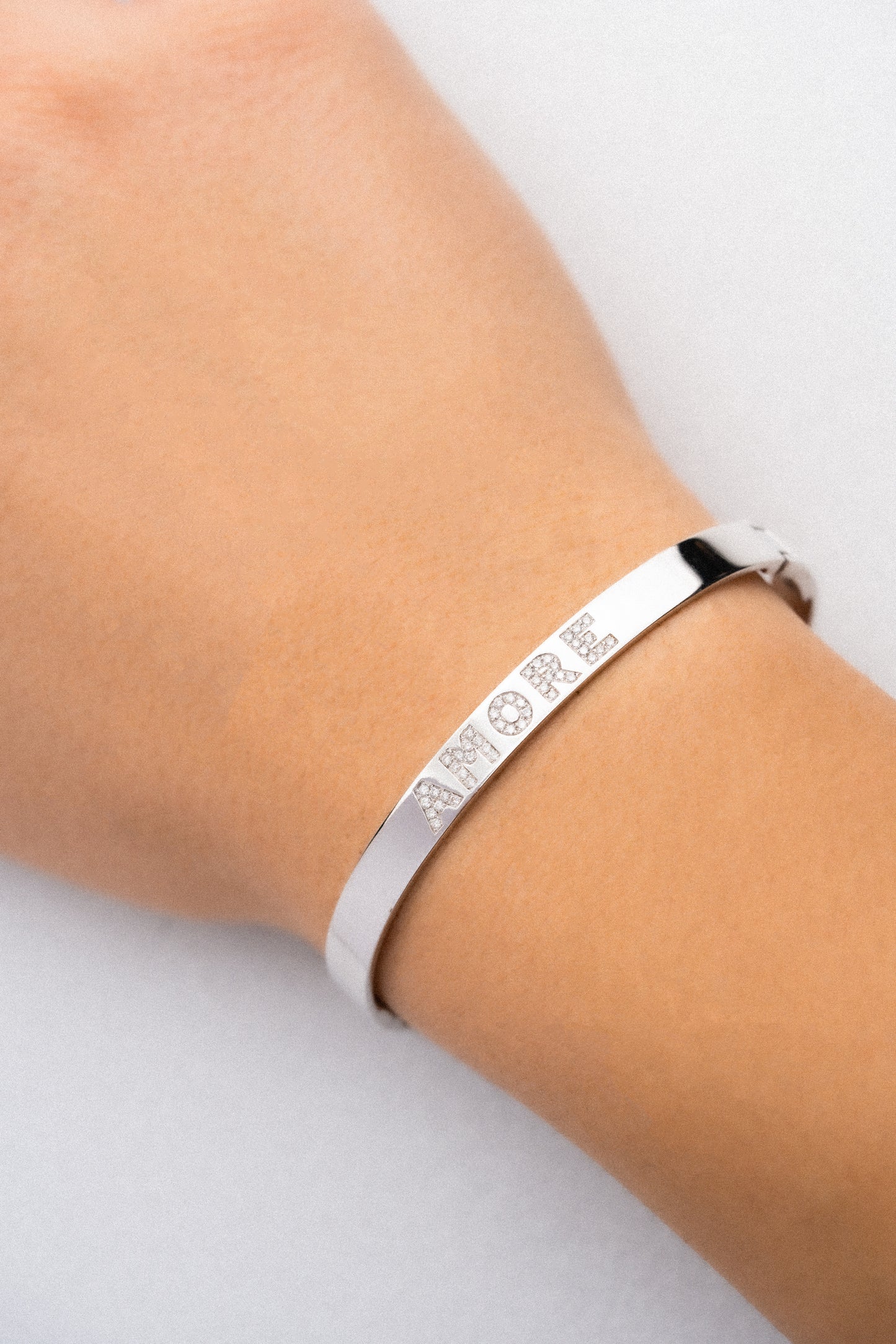 BRACCIALE RIGIDO IN ORO BIANCO