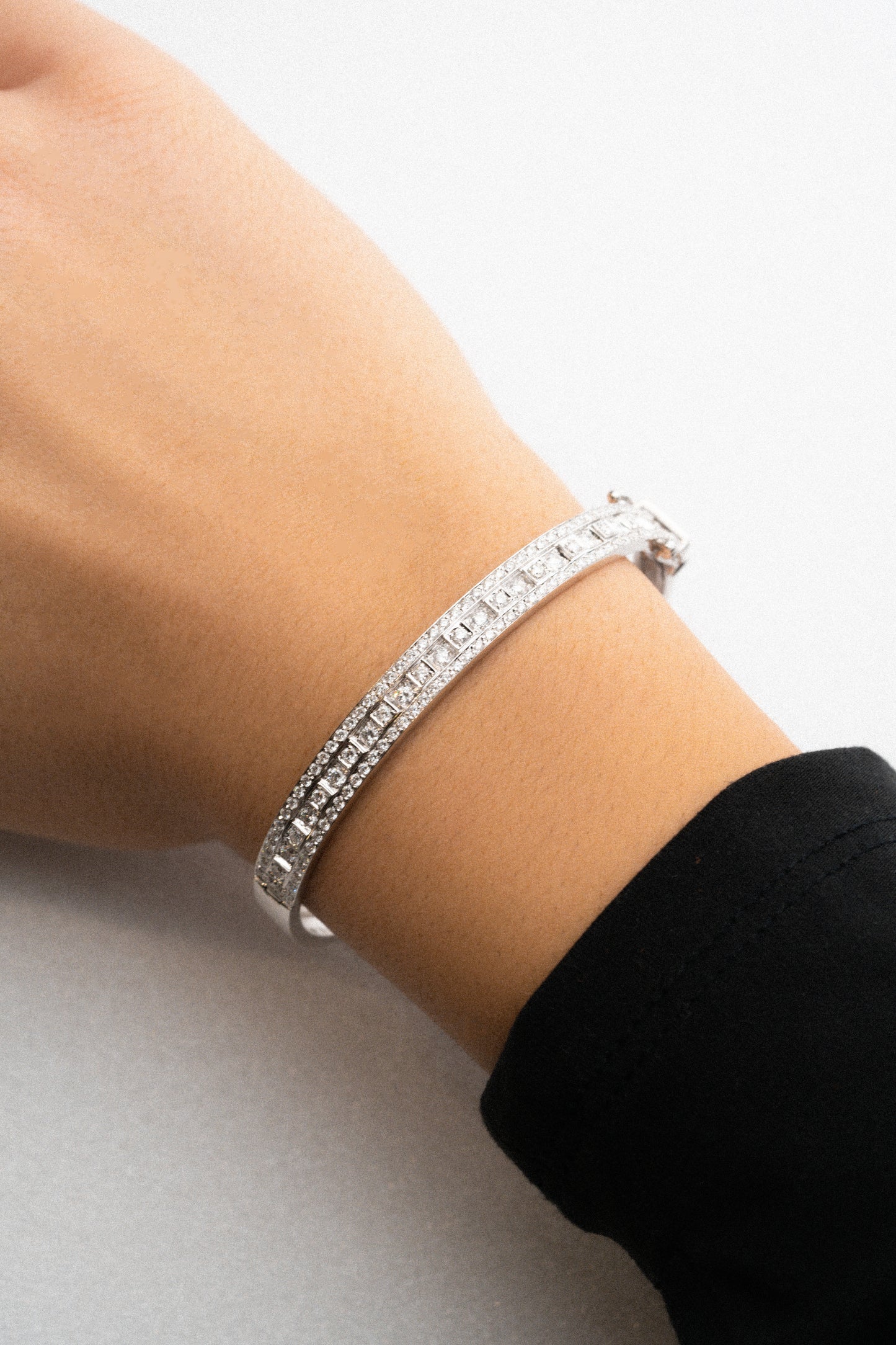 BRACCIALE RIGIDO IN BRILLANTI