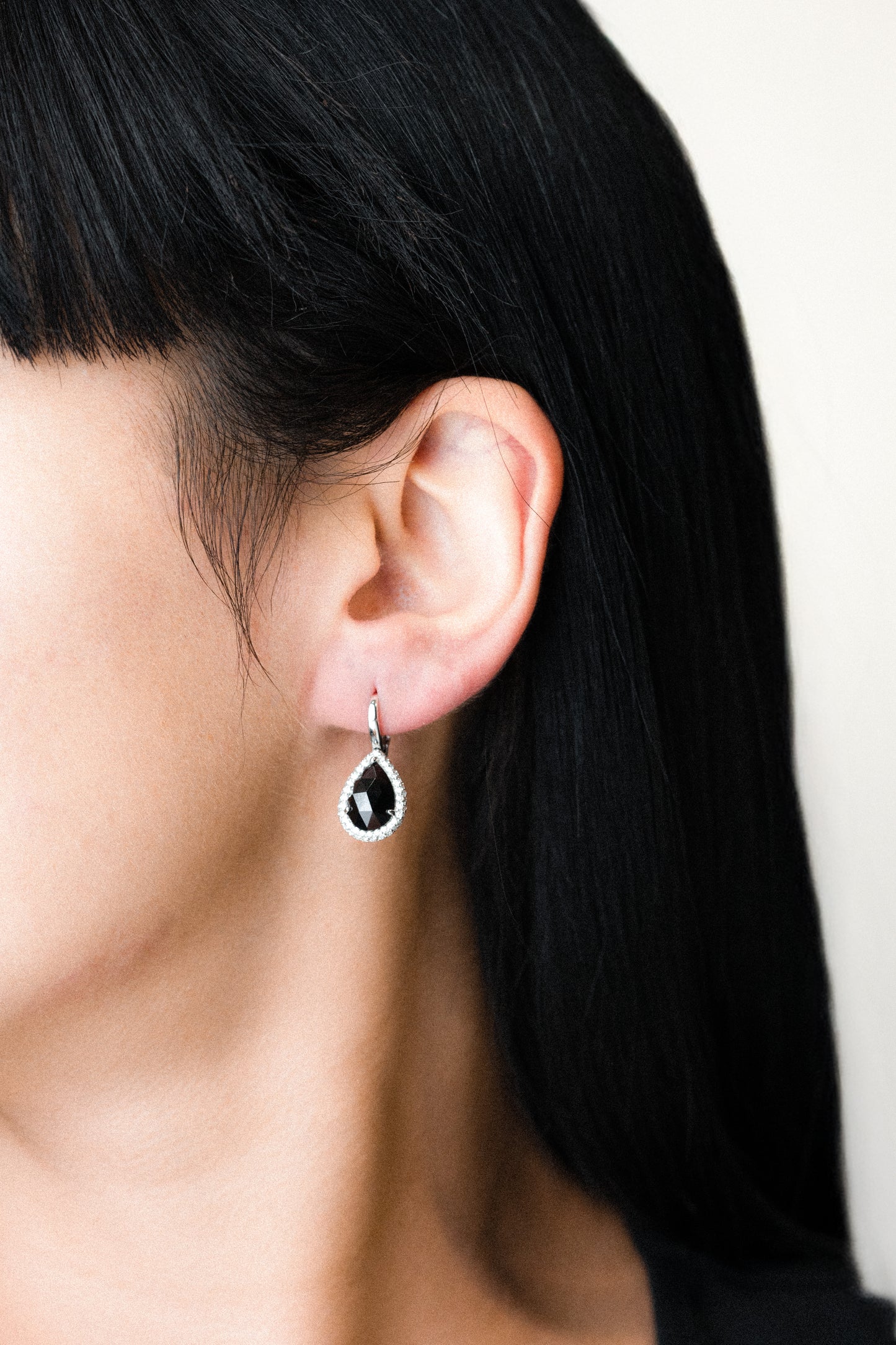 Orecchini goccia in onice