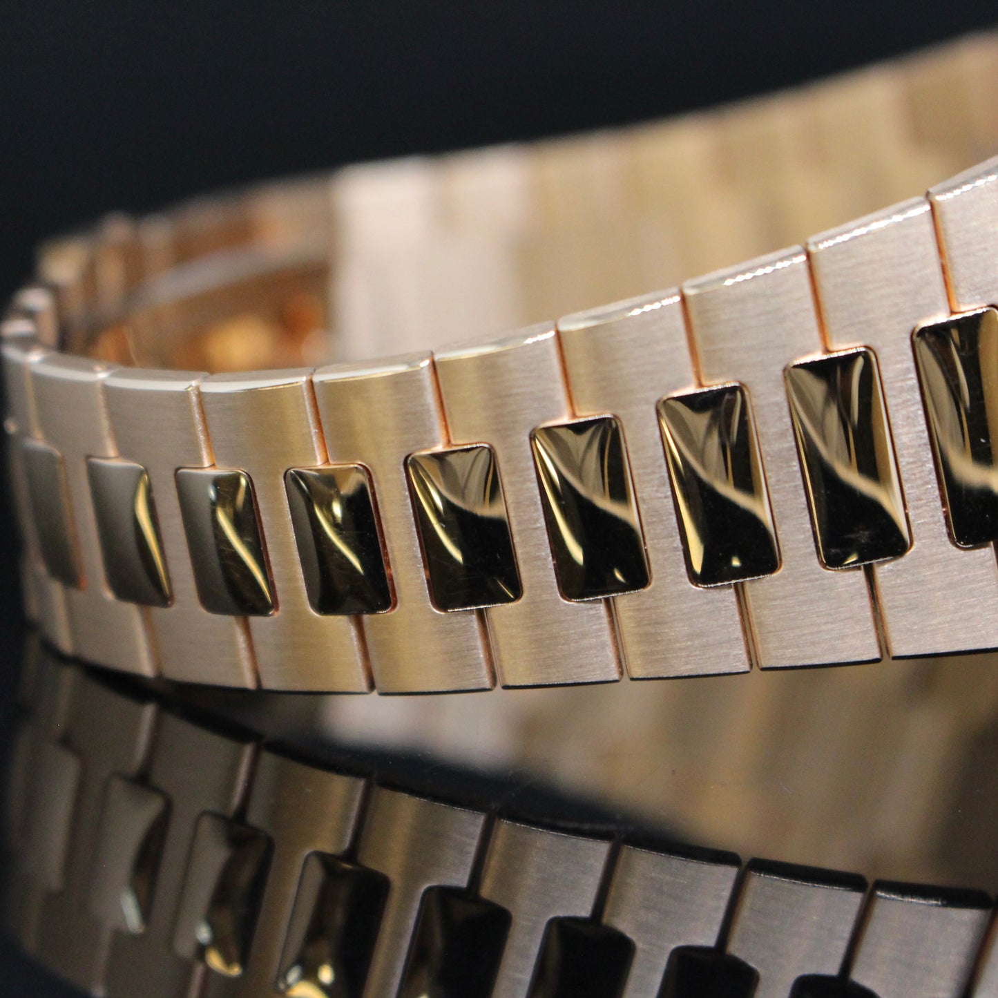 Patek Philippe Nautilus ref.5711/1R-001 NOS