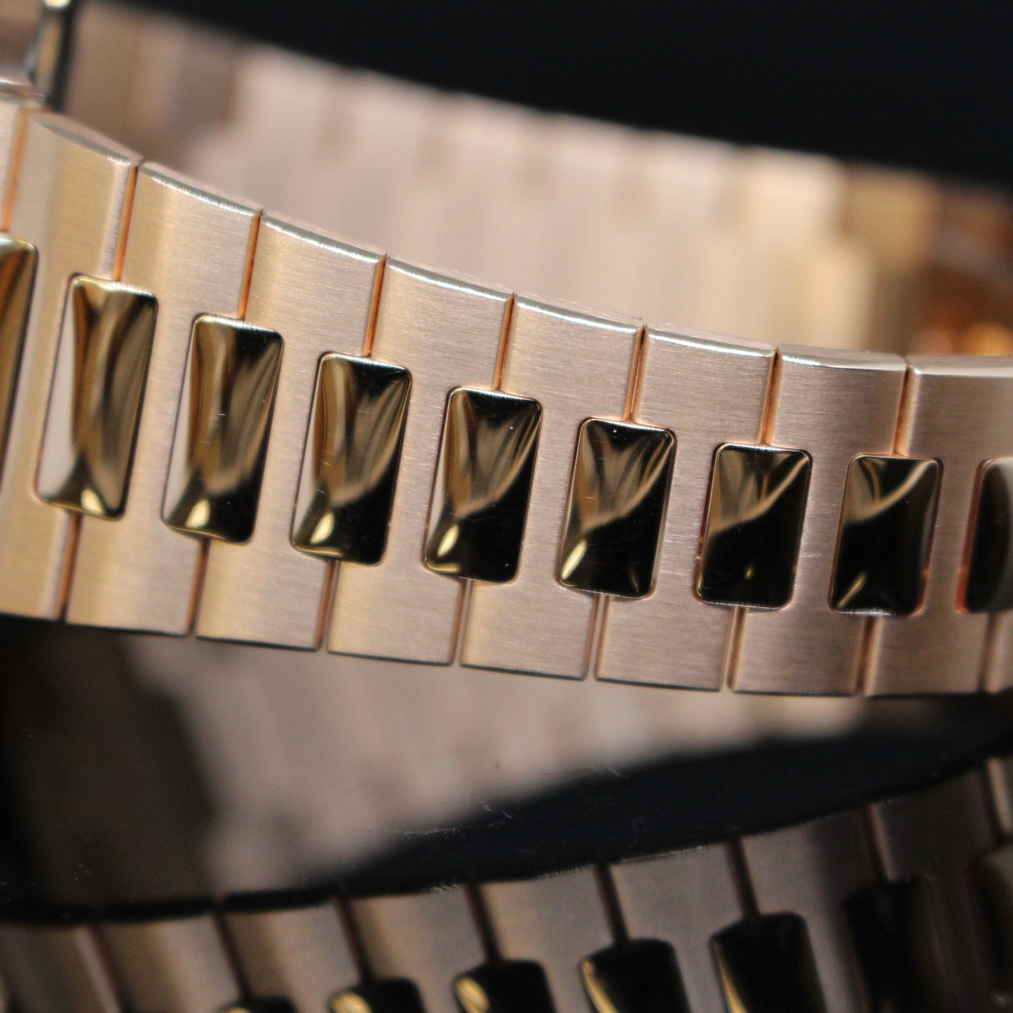 Patek Philippe Nautilus ref.5711/1R-001 NOS