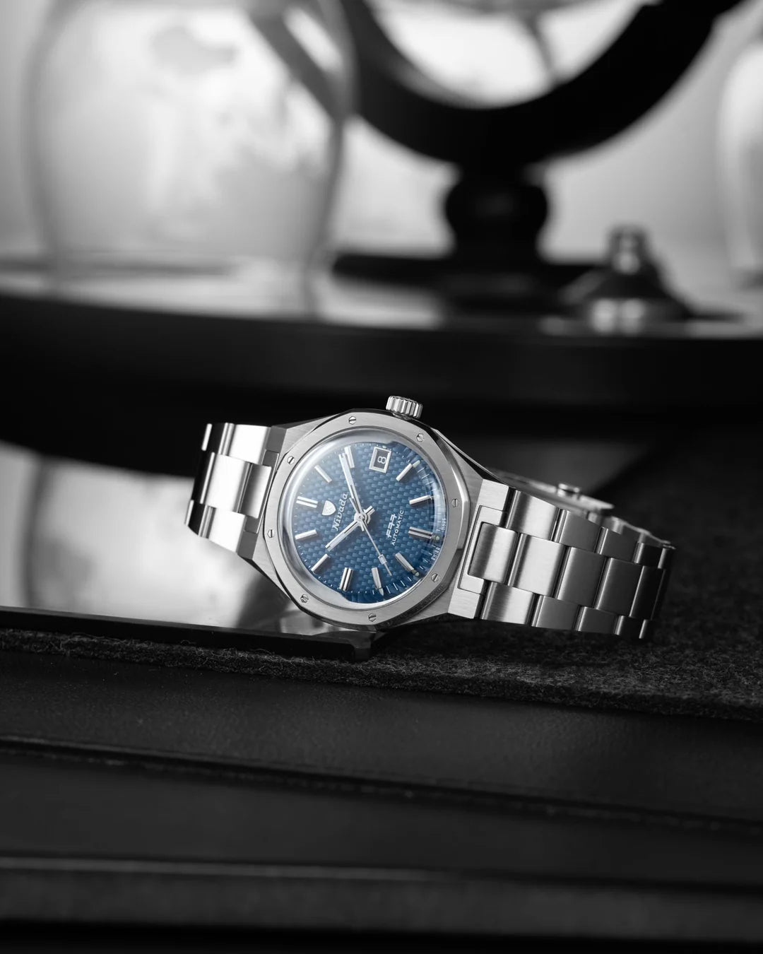 Nivada Grenchen F77 ref.69001A77 With Date 37mm