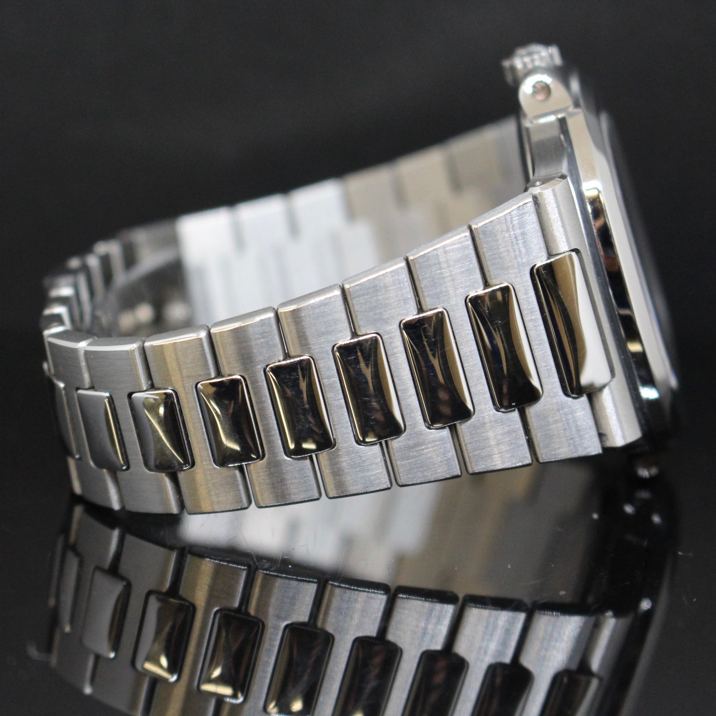 Patek Philippe Nautilus 5712/1A-001