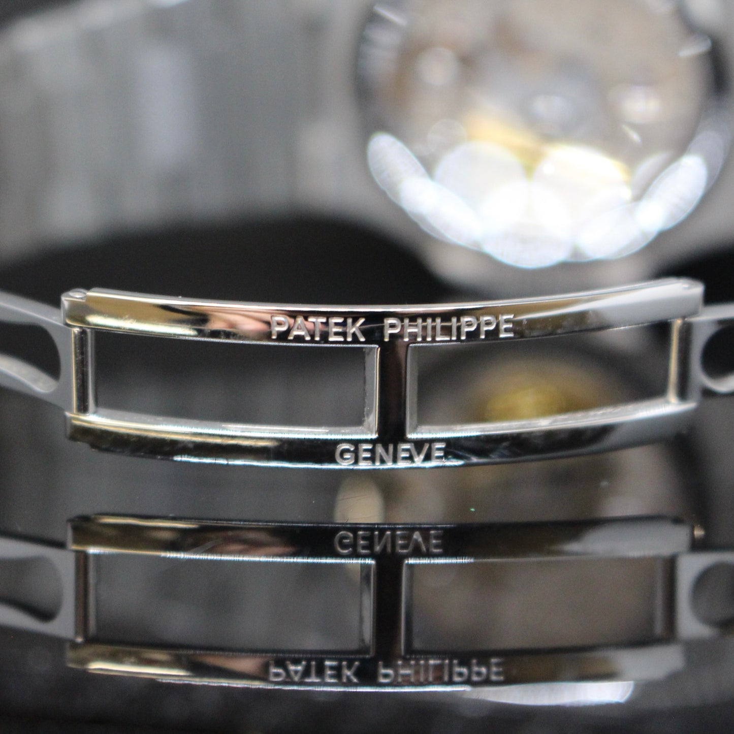 Patek Philippe Nautilus 5712/1A-001