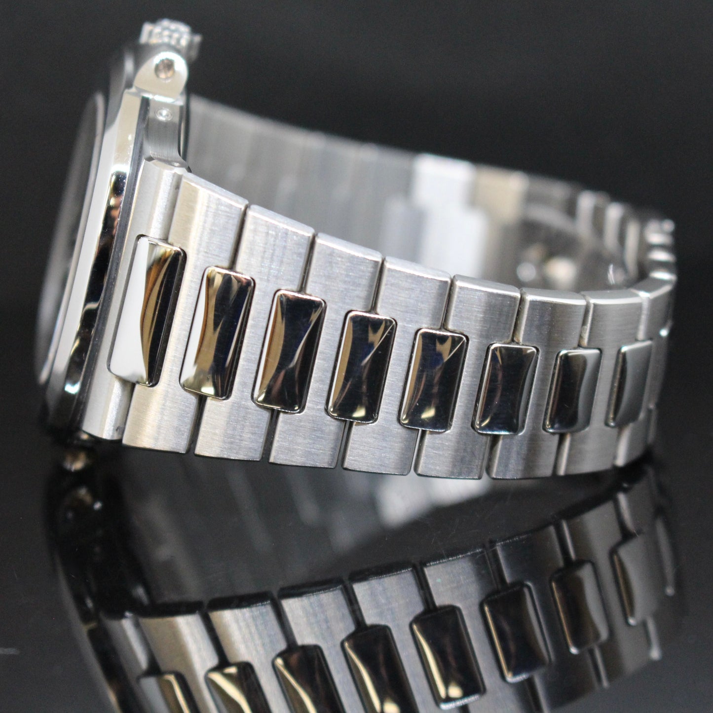 Patek Philippe Nautilus 5712/1A-001